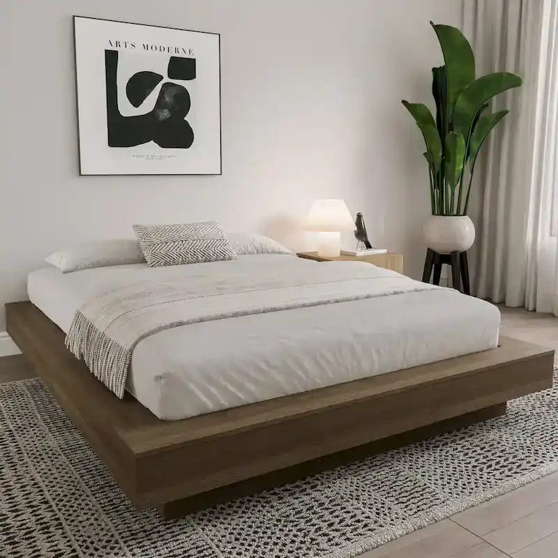 Base de cama baja de roble rubio natural / roble marrón — King, para 2 personas