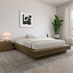 Base de cama baja de roble rubio natural / roble marrón — King, para 2 personas
